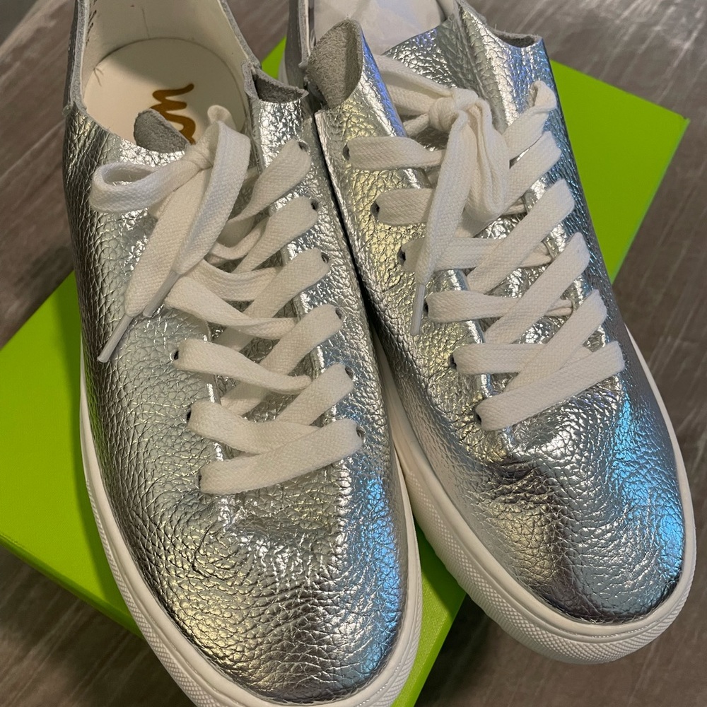NEW Sam Edelman Womens Poppy Silver Fashion Sneaker Shoe Size 8.0